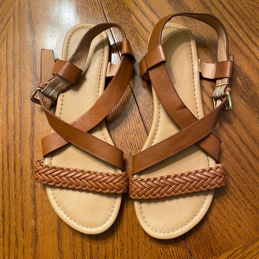 Report brown sandals